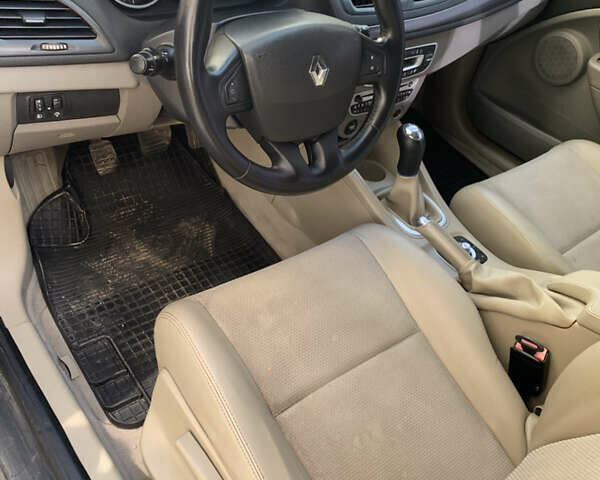 Серый Рено Меган, объемом двигателя 1.46 л и пробегом 263 тыс. км за 6400 $, фото 6 на Automoto.ua