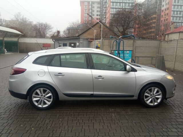 Серый Рено Меган, объемом двигателя 1.5 л и пробегом 260 тыс. км за 6600 $, фото 2 на Automoto.ua