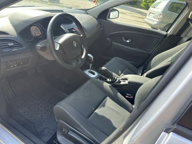 Серый Рено Меган, объемом двигателя 1.5 л и пробегом 195 тыс. км за 6999 $, фото 8 на Automoto.ua