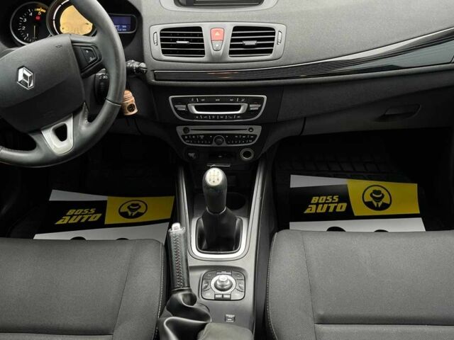 Серый Рено Меган, объемом двигателя 0 л и пробегом 260 тыс. км за 7200 $, фото 13 на Automoto.ua