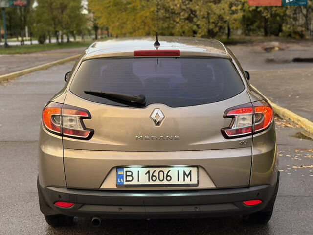 Рено Меган 2010 у Кременчуге на Automoto.ua Сірий Рено Меган, об'ємом двигуна 1.46 л та пробігом 300 тис. км за 6999 $, фото 3 на Automoto.ua