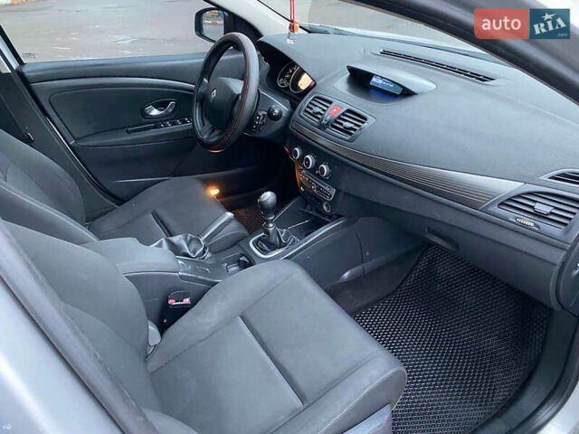 Серый Рено Меган, объемом двигателя 1.46 л и пробегом 300 тыс. км за 6300 $, фото 12 на Automoto.ua