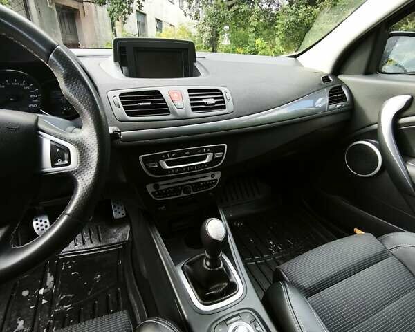 Серый Рено Меган, объемом двигателя 2 л и пробегом 125 тыс. км за 9950 $, фото 31 на Automoto.ua