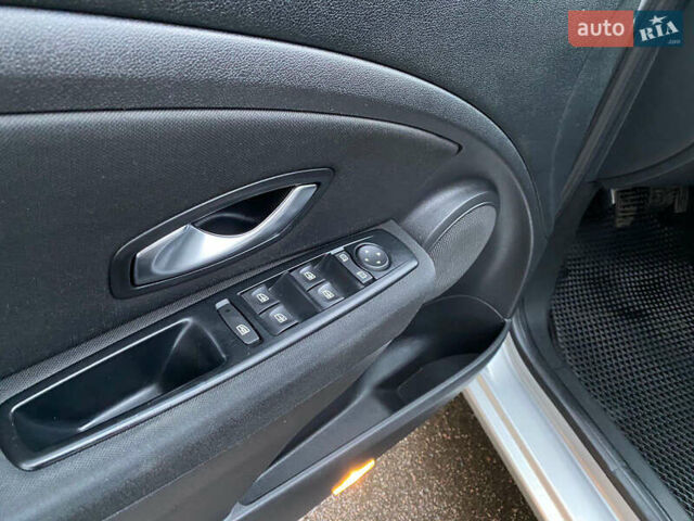 Серый Рено Меган, объемом двигателя 1.46 л и пробегом 300 тыс. км за 6300 $, фото 15 на Automoto.ua