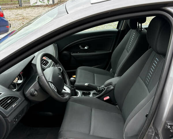 Сірий Рено Меган, об'ємом двигуна 1.6 л та пробігом 227 тис. км за 7500 $, фото 18 на Automoto.ua