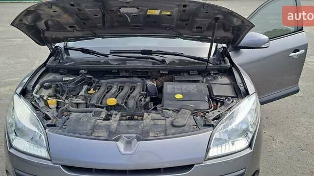 Серый Рено Меган, объемом двигателя 1.6 л и пробегом 195 тыс. км за 7900 $, фото 4 на Automoto.ua