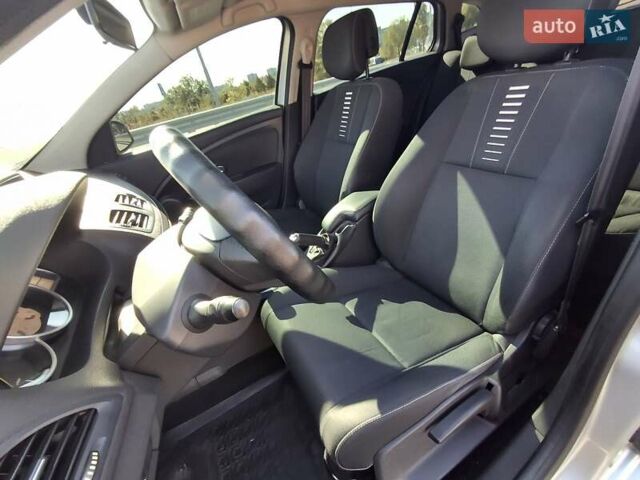 Сірий Рено Меган, об'ємом двигуна 1.46 л та пробігом 270 тис. км за 6600 $, фото 11 на Automoto.ua