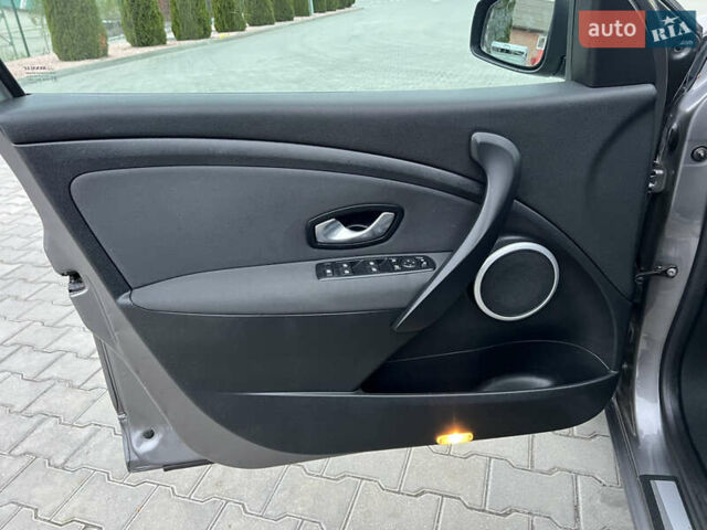 Серый Рено Меган, объемом двигателя 1.46 л и пробегом 220 тыс. км за 7900 $, фото 27 на Automoto.ua