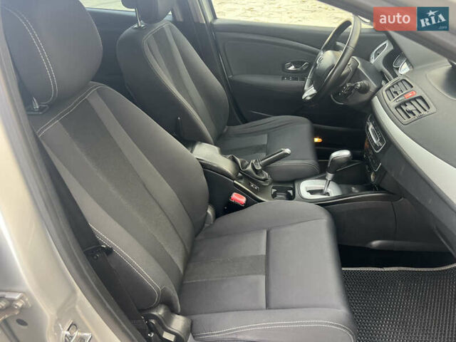 Серый Рено Меган, объемом двигателя 1.46 л и пробегом 274 тыс. км за 6300 $, фото 37 на Automoto.ua