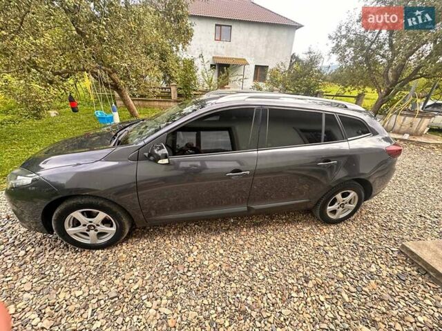 Рено Меган 2011 в Косове на Automoto.ua Серый Рено Меган, объемом двигателя 1.46 л и пробегом 254 тыс. км за 6999 $, фото 12 на Automoto.ua