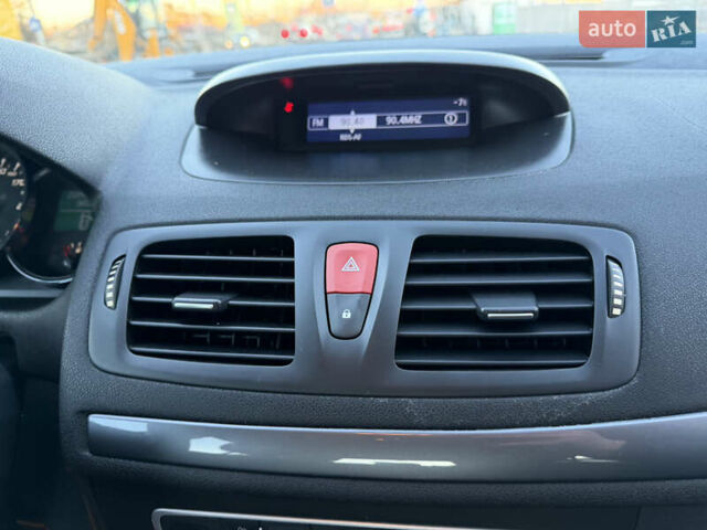 Сірий Рено Меган, об'ємом двигуна 1.5 л та пробігом 260 тис. км за 7550 $, фото 55 на Automoto.ua