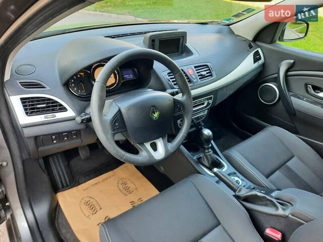 Серый Рено Меган, объемом двигателя 1.6 л и пробегом 194 тыс. км за 8100 $, фото 44 на Automoto.ua