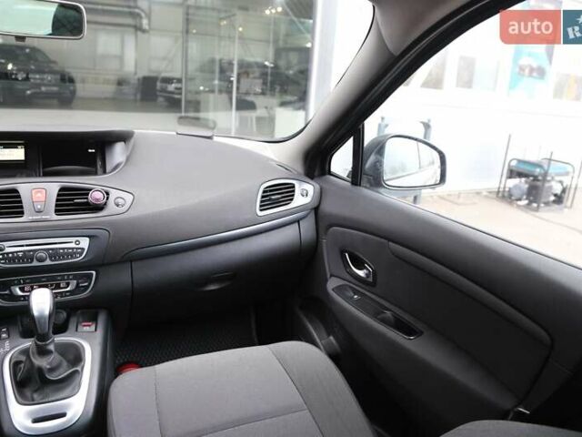 Серый Рено Меган, объемом двигателя 1.46 л и пробегом 176 тыс. км за 8300 $, фото 12 на Automoto.ua