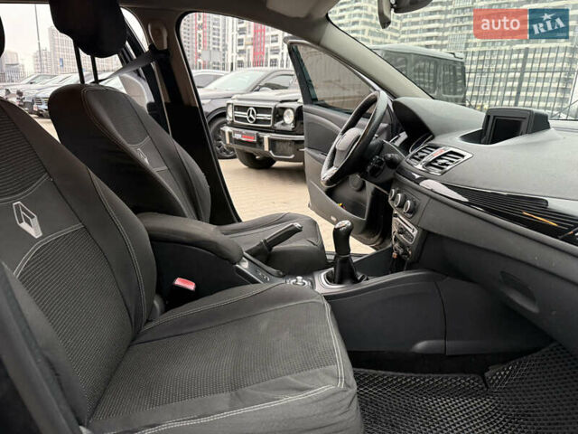 Сірий Рено Меган, об'ємом двигуна 1.46 л та пробігом 320 тис. км за 5500 $, фото 17 на Automoto.ua