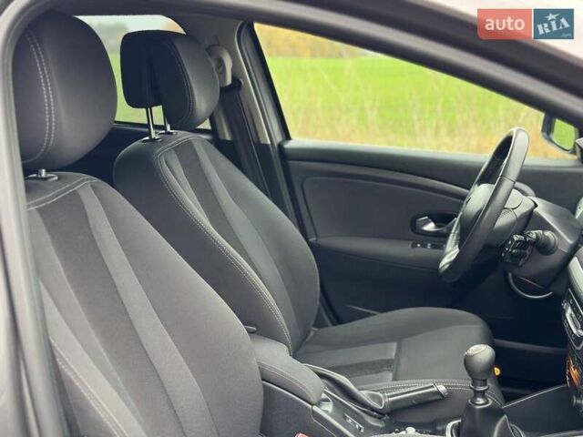Сірий Рено Меган, об'ємом двигуна 1.46 л та пробігом 270 тис. км за 7800 $, фото 22 на Automoto.ua