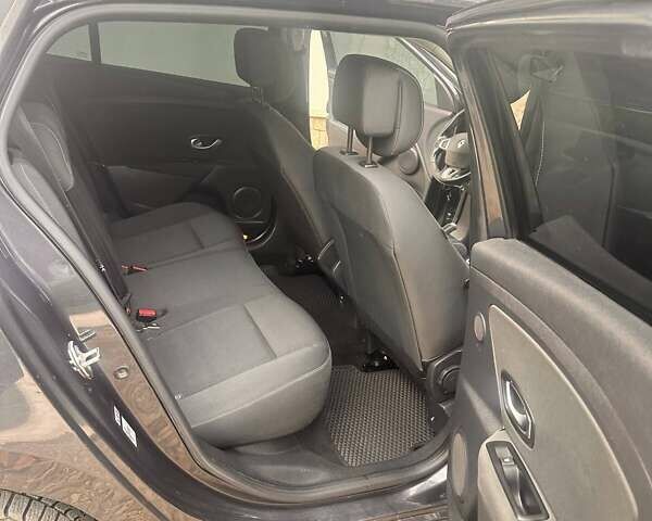 Рено Меган 2011 в Косове на Automoto.ua Серый Рено Меган, объемом двигателя 1.46 л и пробегом 254 тыс. км за 6999 $, фото 34 на Automoto.ua