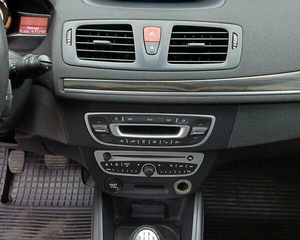 Серый Рено Меган, объемом двигателя 1.5 л и пробегом 285 тыс. км за 7000 $, фото 19 на Automoto.ua