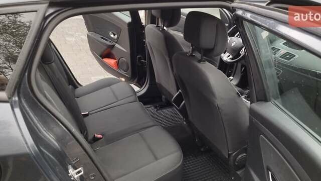 Сірий Рено Меган, об'ємом двигуна 1.46 л та пробігом 221 тис. км за 7300 $, фото 7 на Automoto.ua