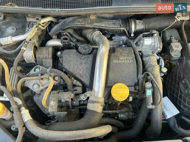 Рено Меган 2011 в Косове на Automoto.ua Серый Рено Меган, объемом двигателя 1.46 л и пробегом 254 тыс. км за 6999 $, фото 9 на Automoto.ua