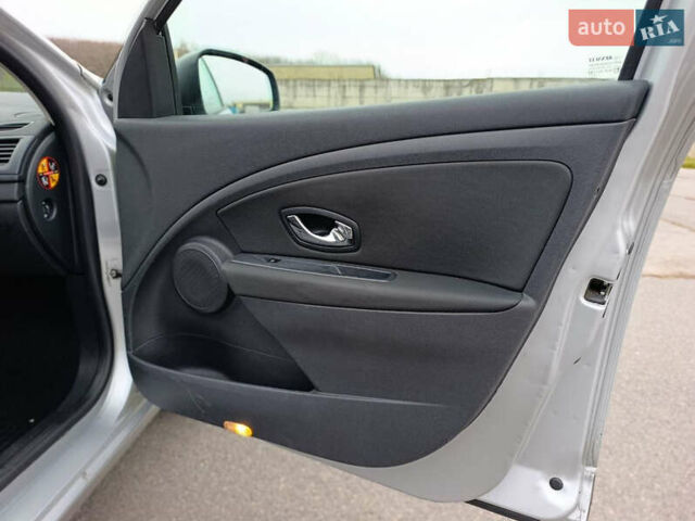 Сірий Рено Меган, об'ємом двигуна 1.5 л та пробігом 250 тис. км за 7500 $, фото 24 на Automoto.ua