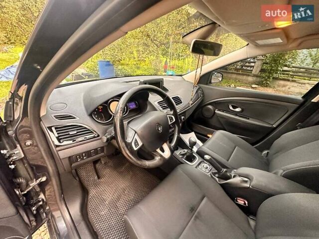 Рено Меган 2011 в Косове на Automoto.ua Серый Рено Меган, объемом двигателя 1.46 л и пробегом 254 тыс. км за 6999 $, фото 26 на Automoto.ua