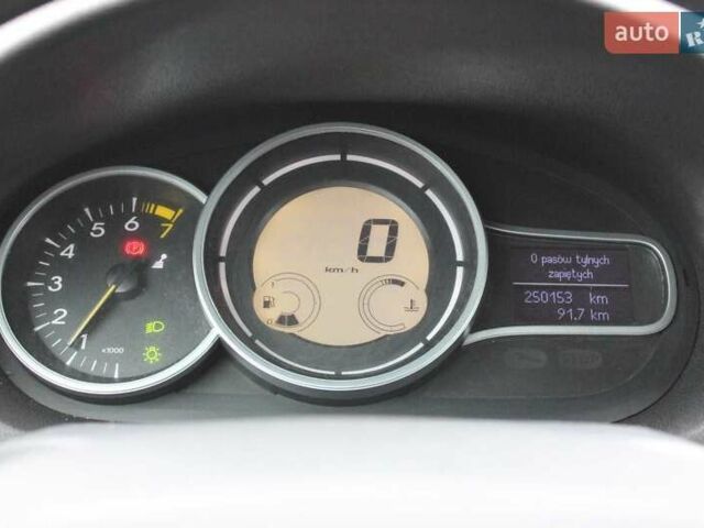 Серый Рено Меган, объемом двигателя 1.4 л и пробегом 250 тыс. км за 5450 $, фото 13 на Automoto.ua