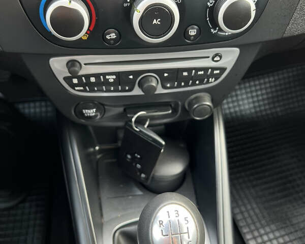 Сірий Рено Меган, об'ємом двигуна 1.5 л та пробігом 230 тис. км за 6999 $, фото 19 на Automoto.ua