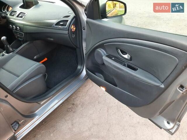 Серый Рено Меган, объемом двигателя 1.6 л и пробегом 201 тыс. км за 7700 $, фото 83 на Automoto.ua