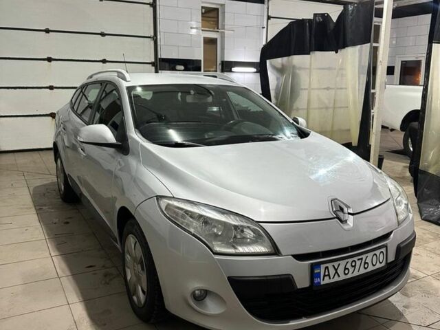 Рено Меган 2011 в Лозовой на Automoto.ua Серый Рено Меган, объемом двигателя 0 л и пробегом 277 тыс. км за 5500 $, фото 3 на Automoto.ua