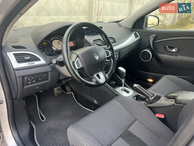 Серый Рено Меган, объемом двигателя 1.46 л и пробегом 274 тыс. км за 6300 $, фото 27 на Automoto.ua