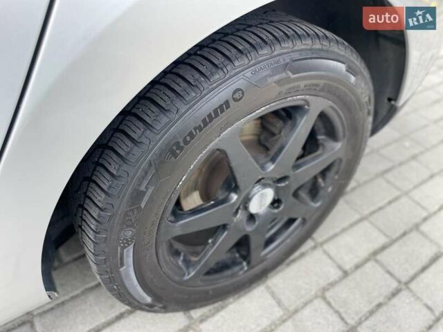 Рено Меган 2011 в Днепре (Днепропетровске) на Automoto.ua Серый Рено Меган, объемом двигателя 1.5 л и пробегом 235 тыс. км за 5999 $, фото 10 на Automoto.ua