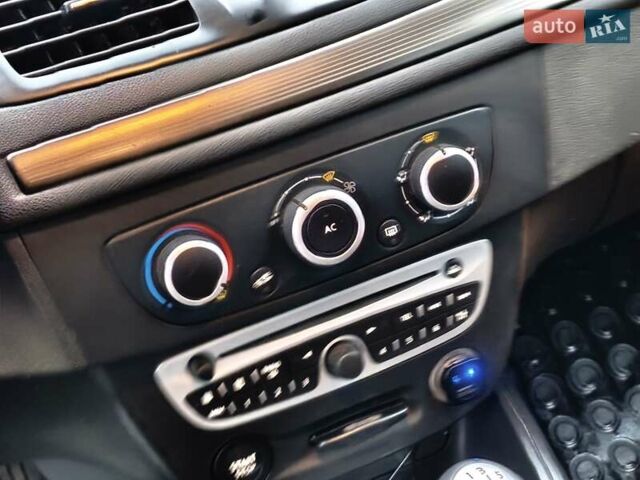 Серый Рено Меган, объемом двигателя 1.5 л и пробегом 249 тыс. км за 6750 $, фото 15 на Automoto.ua