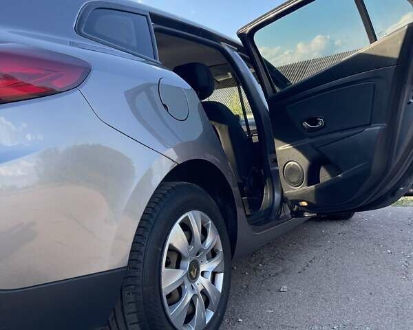 Сірий Рено Меган, об'ємом двигуна 1.46 л та пробігом 339 тис. км за 6400 $, фото 7 на Automoto.ua