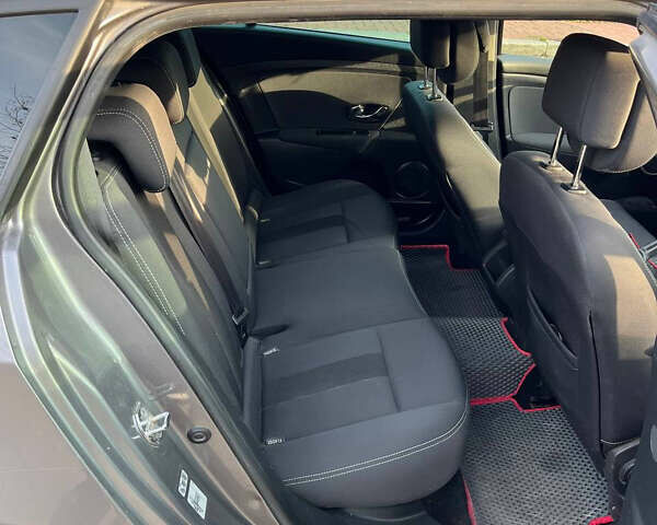 Серый Рено Меган, объемом двигателя 1.46 л и пробегом 203 тыс. км за 7400 $, фото 14 на Automoto.ua