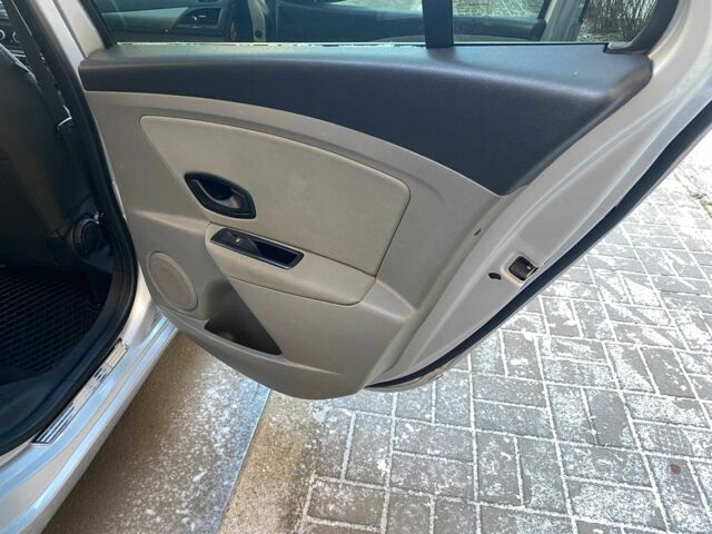 Серый Рено Меган, объемом двигателя 1.5 л и пробегом 260 тыс. км за 6999 $, фото 19 на Automoto.ua