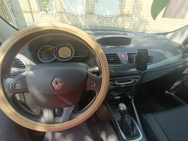 Серый Рено Меган, объемом двигателя 1.5 л и пробегом 297 тыс. км за 7000 $, фото 3 на Automoto.ua