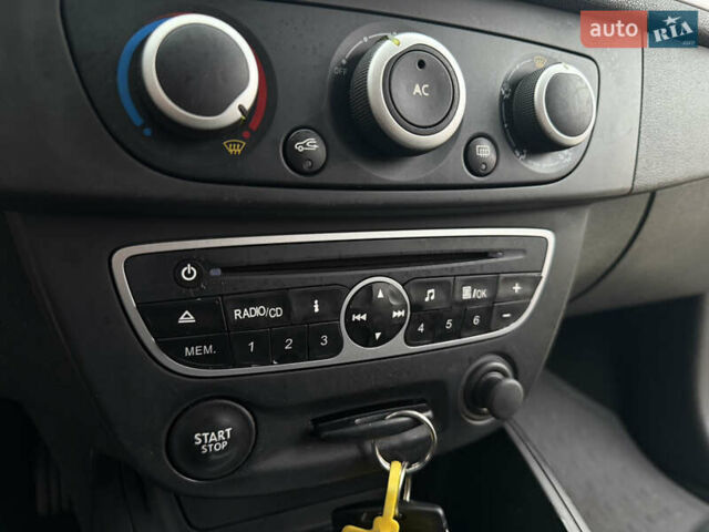 Сірий Рено Меган, об'ємом двигуна 1.6 л та пробігом 182 тис. км за 6699 $, фото 41 на Automoto.ua