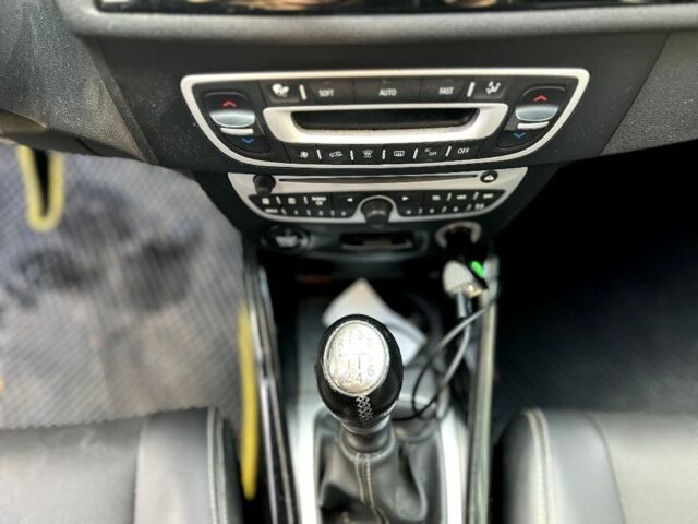 Сірий Рено Меган, об'ємом двигуна 1.5 л та пробігом 300 тис. км за 6100 $, фото 3 на Automoto.ua