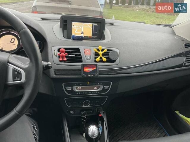 Серый Рено Меган, объемом двигателя 1.46 л и пробегом 241 тыс. км за 7500 $, фото 2 на Automoto.ua