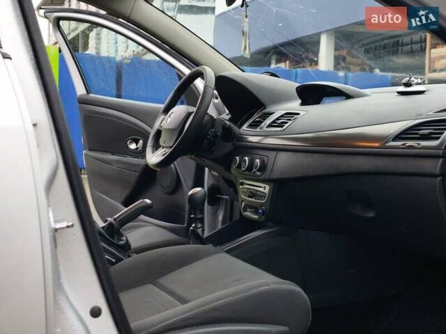 Серый Рено Меган, объемом двигателя 1.5 л и пробегом 249 тыс. км за 6750 $, фото 20 на Automoto.ua