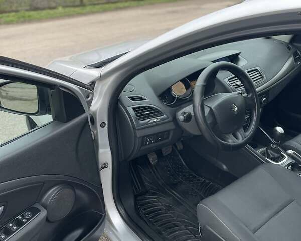 Сірий Рено Меган, об'ємом двигуна 1.46 л та пробігом 268 тис. км за 6400 $, фото 11 на Automoto.ua