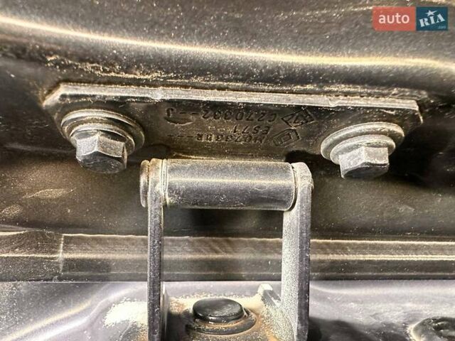 Рено Меган 2011 в Косове на Automoto.ua Серый Рено Меган, объемом двигателя 1.46 л и пробегом 254 тыс. км за 6999 $, фото 50 на Automoto.ua