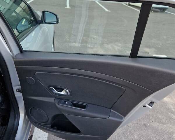 Сірий Рено Меган, об'ємом двигуна 1.5 л та пробігом 288 тис. км за 7100 $, фото 26 на Automoto.ua