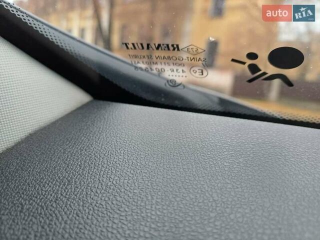 Серый Рено Меган, объемом двигателя 1.5 л и пробегом 285 тыс. км за 7000 $, фото 29 на Automoto.ua