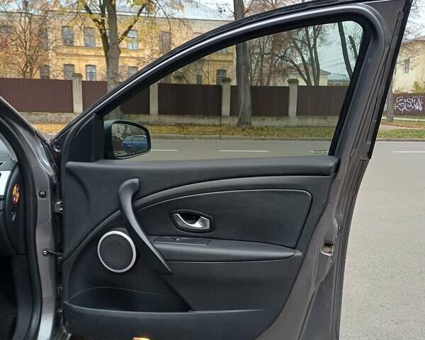 Серый Рено Меган, объемом двигателя 1.5 л и пробегом 285 тыс. км за 7000 $, фото 21 на Automoto.ua
