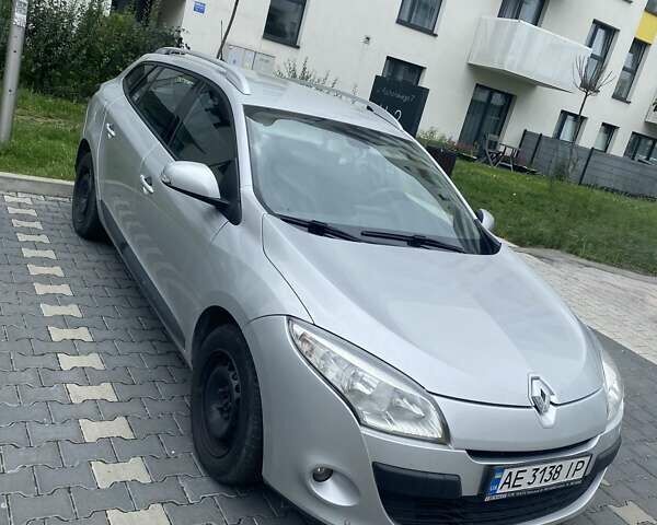 Сірий Рено Меган, об'ємом двигуна 1.5 л та пробігом 237 тис. км за 7200 $, фото 1 на Automoto.ua