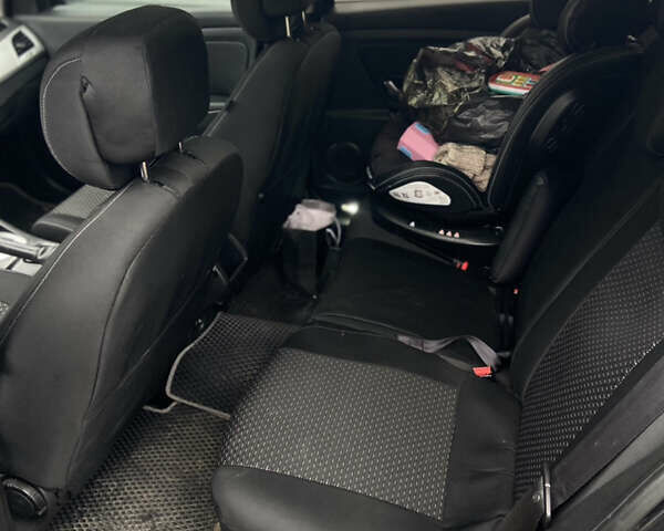 Сірий Рено Меган, об'ємом двигуна 1.46 л та пробігом 260 тис. км за 5600 $, фото 10 на Automoto.ua