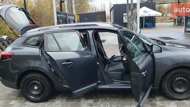 Сірий Рено Меган, об'ємом двигуна 1.46 л та пробігом 221 тис. км за 7300 $, фото 2 на Automoto.ua