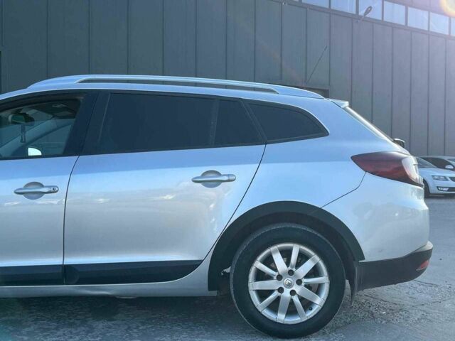 Серый Рено Меган, объемом двигателя 1.9 л и пробегом 265 тыс. км за 5440 $, фото 4 на Automoto.ua