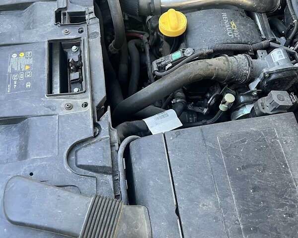 Рено Меган 2011 в Косове на Automoto.ua Серый Рено Меган, объемом двигателя 1.46 л и пробегом 254 тыс. км за 6999 $, фото 5 на Automoto.ua